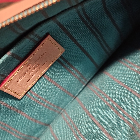 Louis Vuitton Neverful MM Turquoise Pochette, Box,Ribbon & Dust Bag - Picture 15 of 16